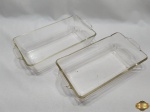 Lote composto de 2 travessas retangulares funda em vidro pyrex. Medindo 30,5cm x 14,5cm x 8cm de altura. Uma delas com bicados na borda.