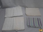 Lote de roupas de cama. Lote composto por 1 par de protetor de travesseiro e 1 par de fronhas 100% algodão. Peças em perfeito estado de conservação. Medindo: 50 X 70 CM.