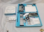 Console Nintendo Wii, modelo RVL-001, na caixa original com acessórios. Funcionando perfeitamente.
