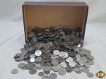 Lote de diversas moedas para colecionador.