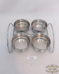 4 Petisqueiras  redondas em Inox Com SuporteMedidas: Petisqueira 8,5 diametro e 4 altura ; Suporte 21 comprimentro x 19 largura