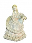 Estatueta em resina italiana representando Dama marcas no fundo ALJ altura 23 cm