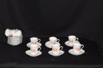 Quinze xícaras para café com 14 Pires  em porcelana Real  decorada com rosas  ( falta 1 pires)
