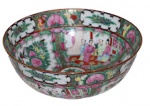 Antigo bowl e prato em porcelana oriental decorado com  flores e figuras  de gueixas  com bordas filetadas  ao gosto da Família Rosas  diâmetro 23 x 9 cm