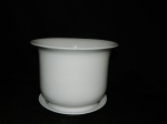 Cachepot em porcelana branca  com prato   medindo 18 x 24 cm