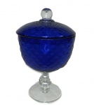 Bomboniere em grosso cristal  na cor azul medindo 15 x 14 cm pequeno quebrado na borda