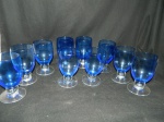 Dez taças em cristal na cor azul com bolhas no interior da base altura 14 cm