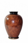 Vaso em porcelana italiana manufatura SC na cor marrom com bordas e base  em preto e dourado altura 25 x 9 cm