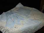 Toalha de mesa em linho cor azul  com detalhes em renda  e 6 guardanapos  medindo 1,28 x 1,28 cm
