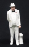 Winston Churchill - Estatueta de porcelana policromada branca, manufatura inglesa Royal Doulton. 26 cm altura.