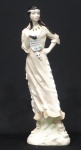 Estatueta de porcelana inglesa Royal Doulton, na figura de India. 30 cm altura.