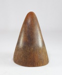 Antigo chifre de animal utilizado para troféus. Med. 11 cm.  Proveniente da Africa ou oriente.