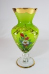 Antigo vaso italiano em vidro opalinado verde degradé decorado com pintura de flores. Anos 40/50. Med. 28 x 14 cm.