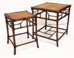 Indonésia - Duas pequenas mesas de canto em vime e bambú, med. 42 x 42 x 51 cm e 31 x 31 x 45 cm.