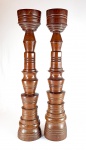 Anos 60 - Dois grandes candelabros design em madeira de lei maciça torneada.  Altura 60 cm.