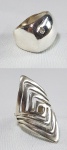 Lote com dois anéis em prata, design contemporâneo. Aros 13 e 18