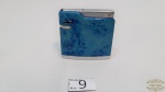Isqueiro de Bolso Marca Polka à cor Azul Marmorizado.Medida: 4 cm de altura