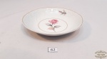 Petisqueira em porcelana Schmidt decoradas com flores.Medidas: 19 cm diâmetro. Marcado base: Porcelana Schmidt.