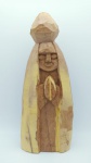 Escultura em madeira da artesa Simone - Peça assinada na parte inferior. - Medida: 40 cm - Arte popular