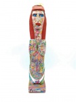 Escultura em madeira do grande Mestre Celio - Peça assinada representando mulher. Medida: 37 cm - Arte popular