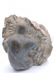 E. Savieto - Escultura em pedra assinada e datada 1983 - Medidas: 37 x 37 x 20 - OBS: Obra não pode ser enviada via correio.