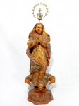 Nossa Senhora da Conceição - Arte sacra - Peça em madeira com policromia original de época e coroa com resplendor. Medidas: 28 cm sem coroa, 34 cm medida total.