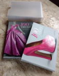 100 Dresses and 100 Shoes - Encadernação especial dupla - 232 págs cada volume - No estado (Jub)