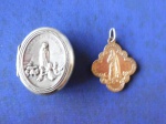 Antigo porta terço português e medalha em metal dourado: Maria concebida sem pecado  rogai por nós.