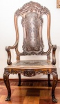 Cadeira Dom João com couro pirogravado e detalhes concheados, voluptas etc. Pertenceu a Laudelino Freire. Assinada por Manoel da Costa e Silva. Datada de 1922.