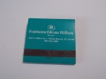 FILUMENIA - ANTIGA CAIXA DE FÓSFOROS DE BOLSO " FONTAINEBLEAU HILTON RESORT " MIAMI BEACH / CONTEM OS PALITOS ( U.S.A )