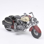 Motocicleta Harley Davidson, miniatura automobilística de coleção em metal pintado e prateado. 35x20x8cm.