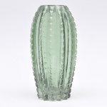 Vaso estilo art deco no formato de cacto em vidro artístico verde; Alt. 30cm