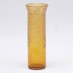 Grande vaso, estilo art deco em vidro murano âmbar no formato cilíndrico c/decoração em alto relêvo. Alt. 39cm.