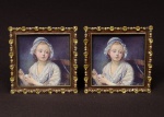 Par de porta retratos quadrados estilo art deco, em metal prateado esmaltado na tonalidade marrom c/ pedrarias aplicadas, med. 9 x 9cm.