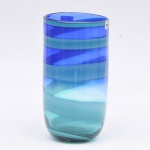 Grande vaso estilo art deco, em vidro murano azul decorado espirais turquesa, alt. 31cm.