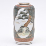 Kutani, vaso japonês, séc. XIX, em porcelana decorada c/ cena bucólica policromada e realçada à ouro brumido.
