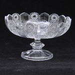 Grande centro de mesa fruteira, estilo Luiz XV em cristal ecológico lapidado em rosáceas. Diam. 30cm e Alt. 17cm