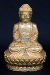 S/ ASSINATURA - Esc. Chinesa - Séc. XIX/XX - Buda Thai, escultura chinesa ao gosto da dinastia Ching, em bronze ormulu (banho ouro 24K), finamente cinzelado, alt. 14cm.