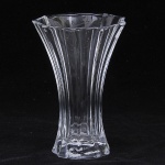 ELIDO, vaso japonês, estilo contemporâneo em grosso cristal liso, corpo gomado, marcado. Diam. 18cm e Alt. 27cm.