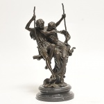 Escultura art deco em bronze ricamente cinzelado representando "Casal Perfeito" apoiada sobre base em granito. Med: 40cm