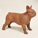 Escultura em ferro fundido patinado e cinzelado representando "Bulldog" Med: 40 x 15 x 34cm