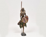 Escultura confeccionada em bronze dourado ricamente cinzelado e patinado representando "Guerreira Africana" Med: 58cm