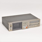 COLECIONISMO - Sony - Stereo Cassete Deck modelo Tc Fx 585 - Caixa e aplicações em metal Não testado - Med: 43 x 27 x 11cm