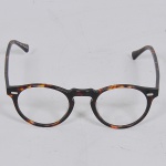 Óculos de grau manufatura Oliver Peoples sem uso e no estojo