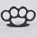 COLECIONISMO  Soco Inglês em metal patinado na cor preta. Med: 12 x 7cm Peça Numerada