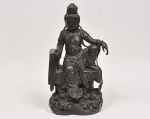 Escultura chinesa em bronze ricamente cinzelada e esculpida representando Deusa da Fertilidade - Século XIX. Med 28 x 17 x 53cm