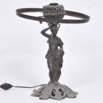 Abajour  art noveau em metal com coluna central  esculpida e cinzelada representando Figura Feminina. (Falta a Cúpula) Med: 35cm