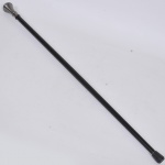 Bengala confeccionada em fibra de carbono com castão com lâmina removível em metal ricamente cinzelado representando "São Jorge" com ponteira em borracha. Med: 91cm