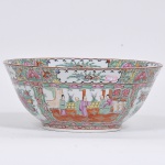MANDARIM - Antigo bowl em porcelana chinesa ricamente esmaltada no padrão mandarim. Med: 31 x 16cm