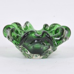 Cinzeiro para charutos estilo art deco em vidro de murano no tom verde decorado em babados. Med: 20 x 20 x 10cm